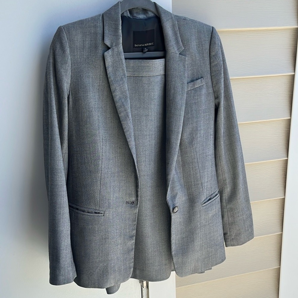 **SOLD** Banana Republic Gray Wool Skirt Suit